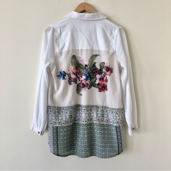 Soft Surroundings Tops - Soft Surrounding Women’s Blouse with floral details on back Size PM